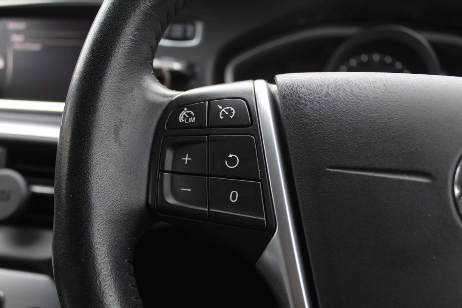 Used Volvo V40 2019 for sale - 76103789: Photo 15