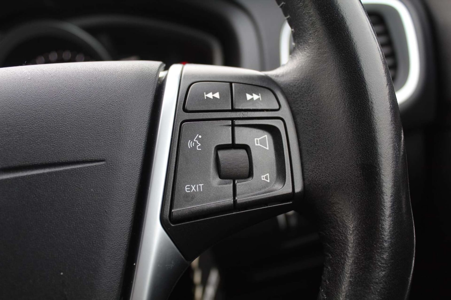 Used Volvo V40 2019 for sale - 76103789: Photo 16
