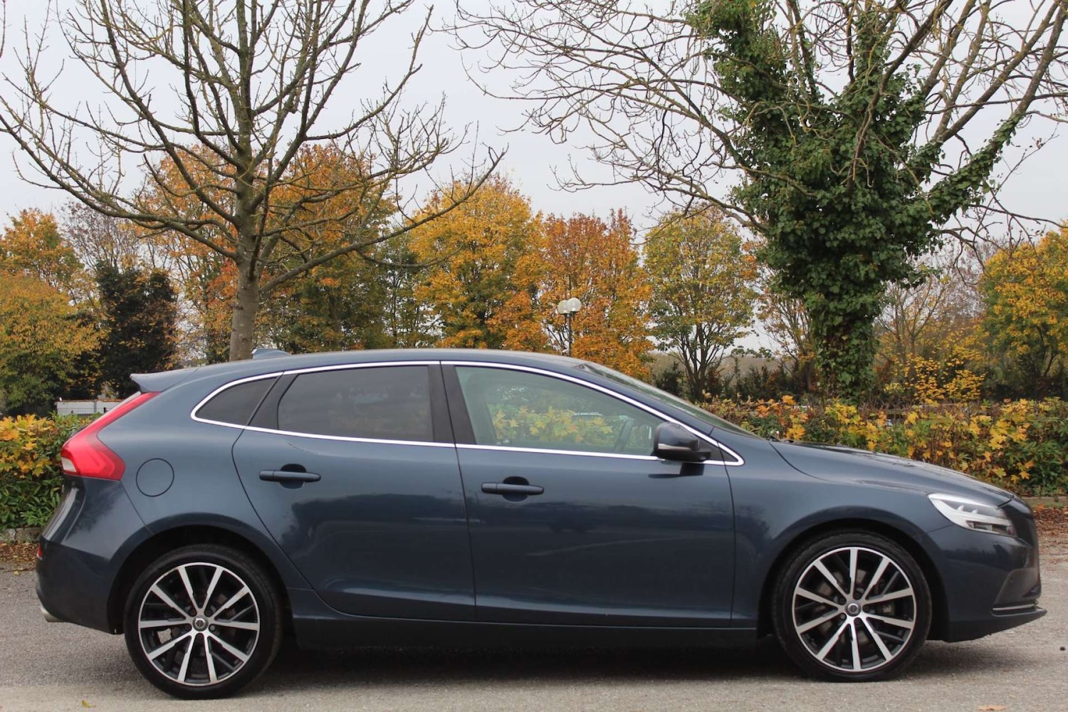 Used Volvo V40 2019 for sale - 76103789: Photo 2