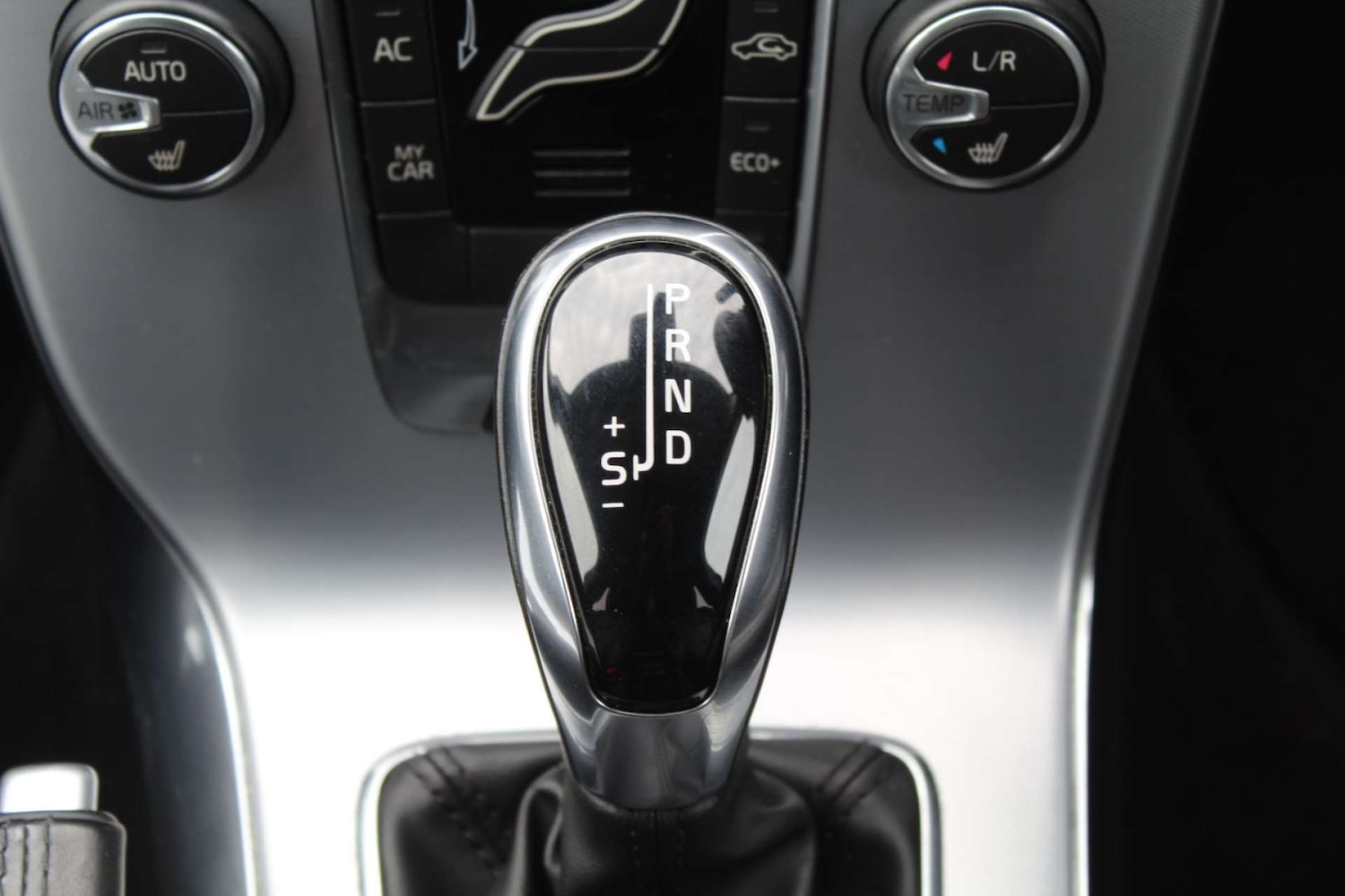 Used Volvo V40 2019 for sale - 76103789: Photo 28