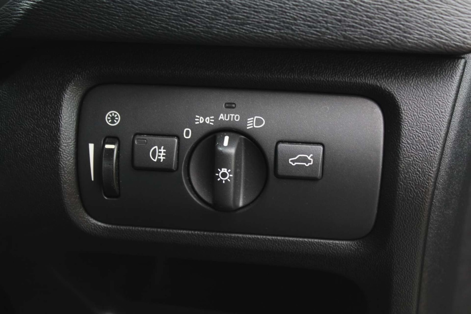 Used Volvo V40 2019 for sale - 76103789: Photo 31