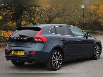 Used Volvo V40 2019 for sale - 76103789: Photo