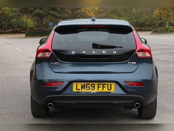 Used Volvo V40 2019 for sale - 76103789: Photo