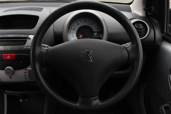 Used Peugeot 107 2011 for sale - 76103880: Photo 13