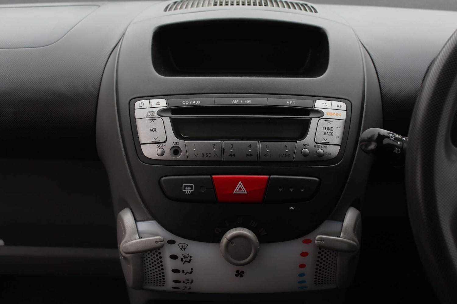 Used Peugeot 107 2011 for sale - 76103880: Photo 16