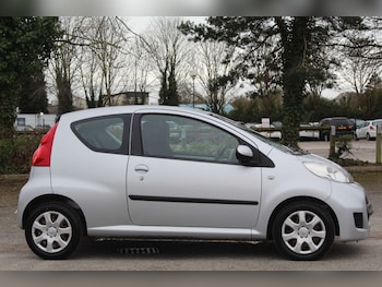 Used Peugeot 107 2011 for sale - 76103880: Photo 2