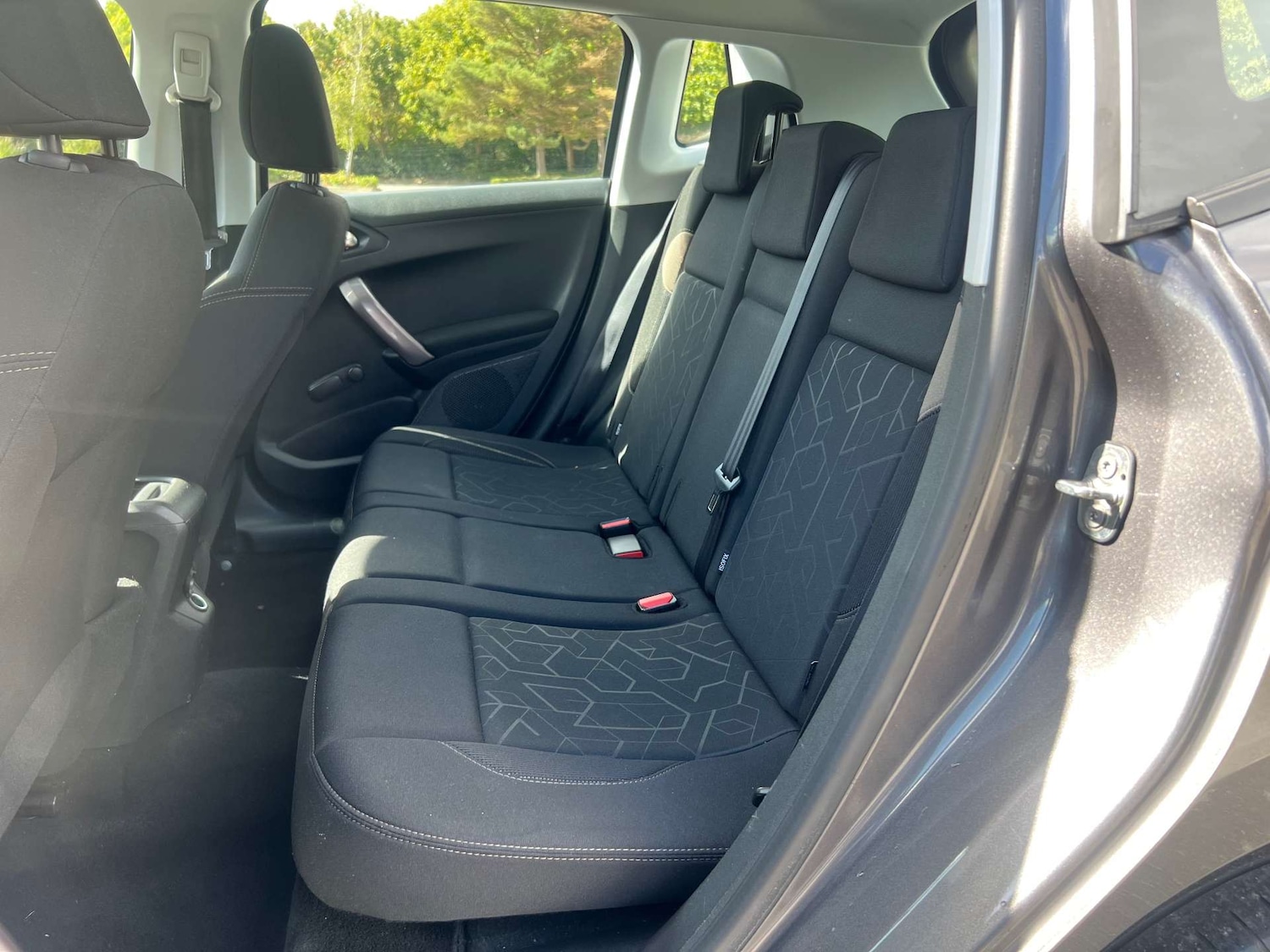 Used Peugeot 2008 2015 for sale - 76103857: Photo 11