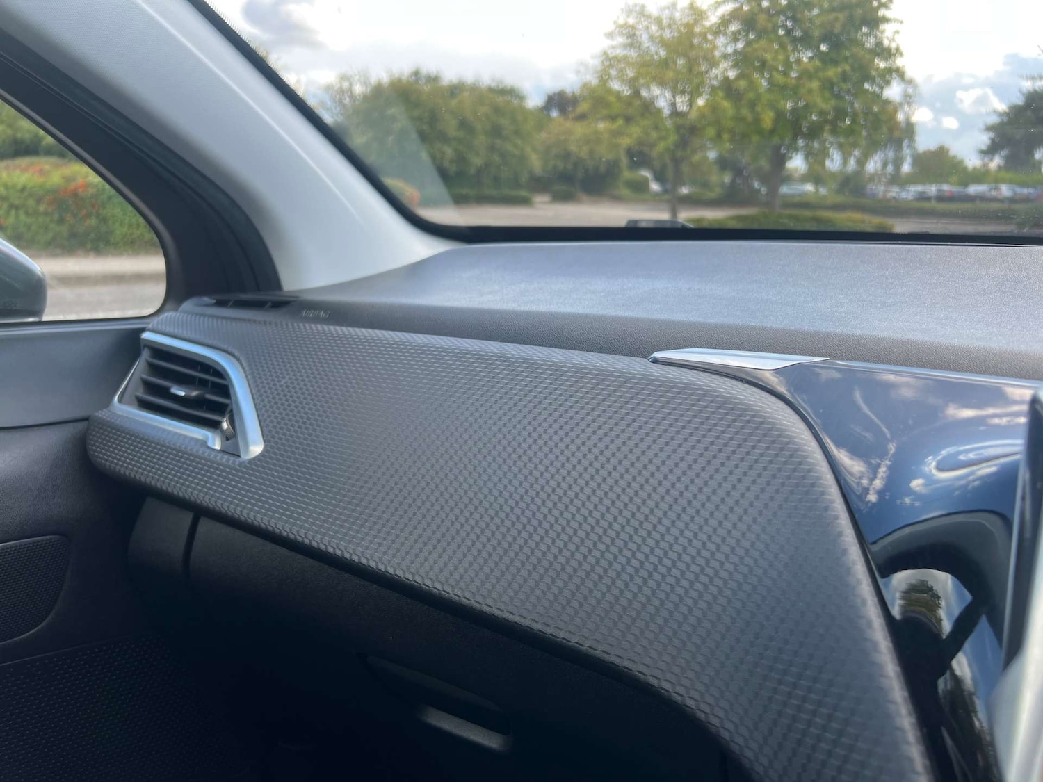 Used Peugeot 2008 2015 for sale - 76103857: Photo 20