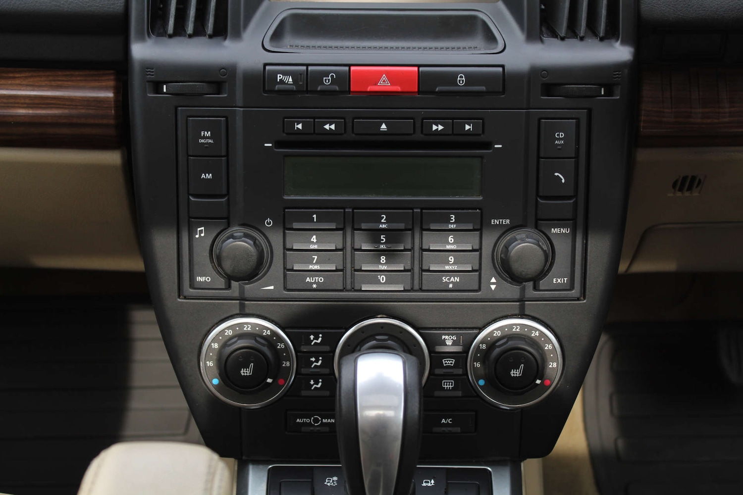 Used Land Rover Freelander 2010 for sale - 76103869: Photo 24