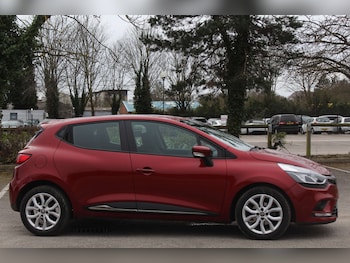 Used Renault Clio 2018 for sale - 76103884: Photo 2
