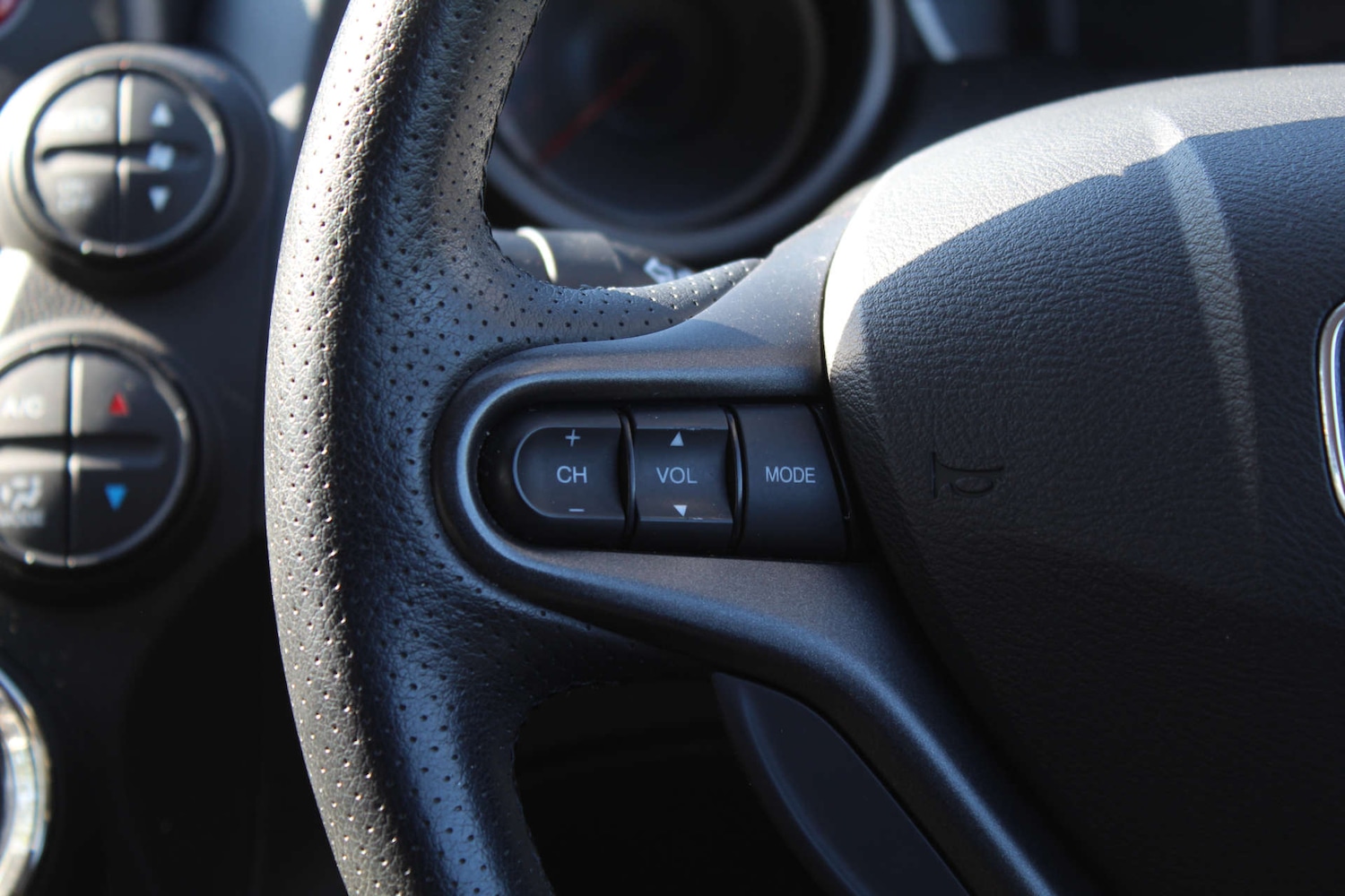 Used Honda Jazz 2014 for sale - 76103837: Photo 15