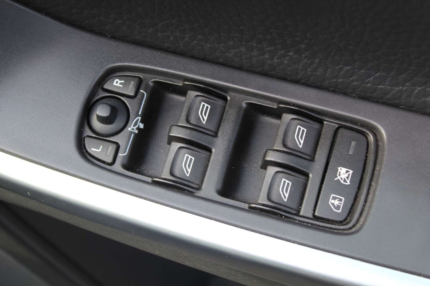 Used Volvo XC60 2009 for sale - 76103943: Photo 24