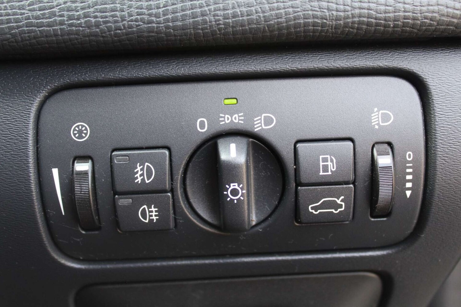 Used Volvo XC60 2009 for sale - 76103943: Photo 28