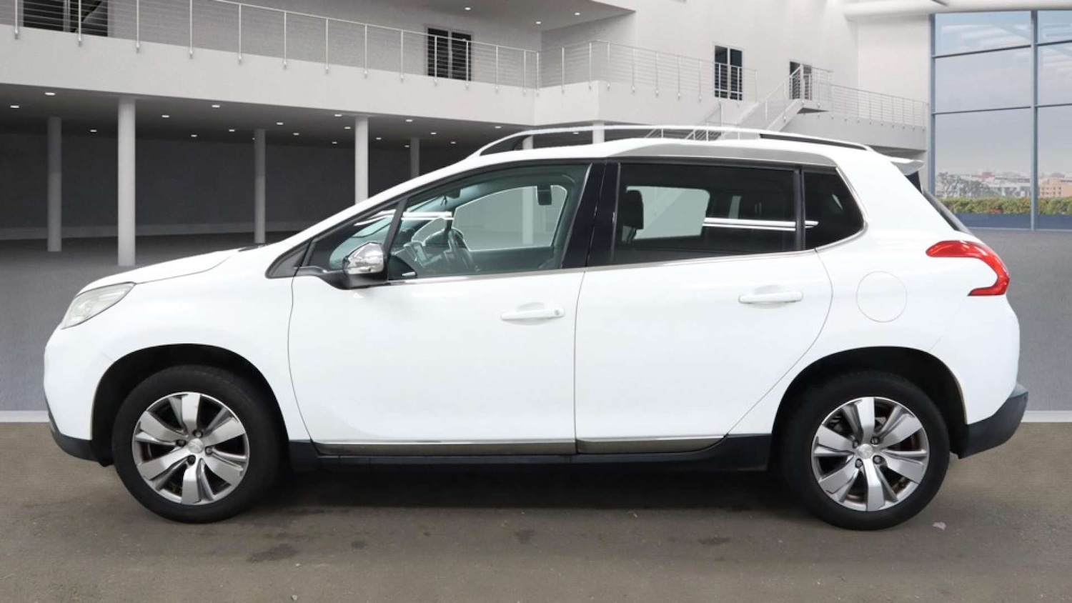 Used Peugeot 2008 2015 for sale - 76438965: Photo 4