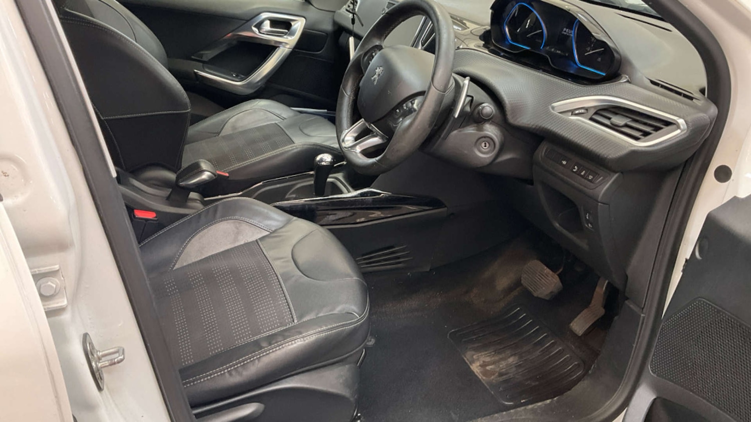 Used Peugeot 2008 2015 for sale - 76438965: Photo 6