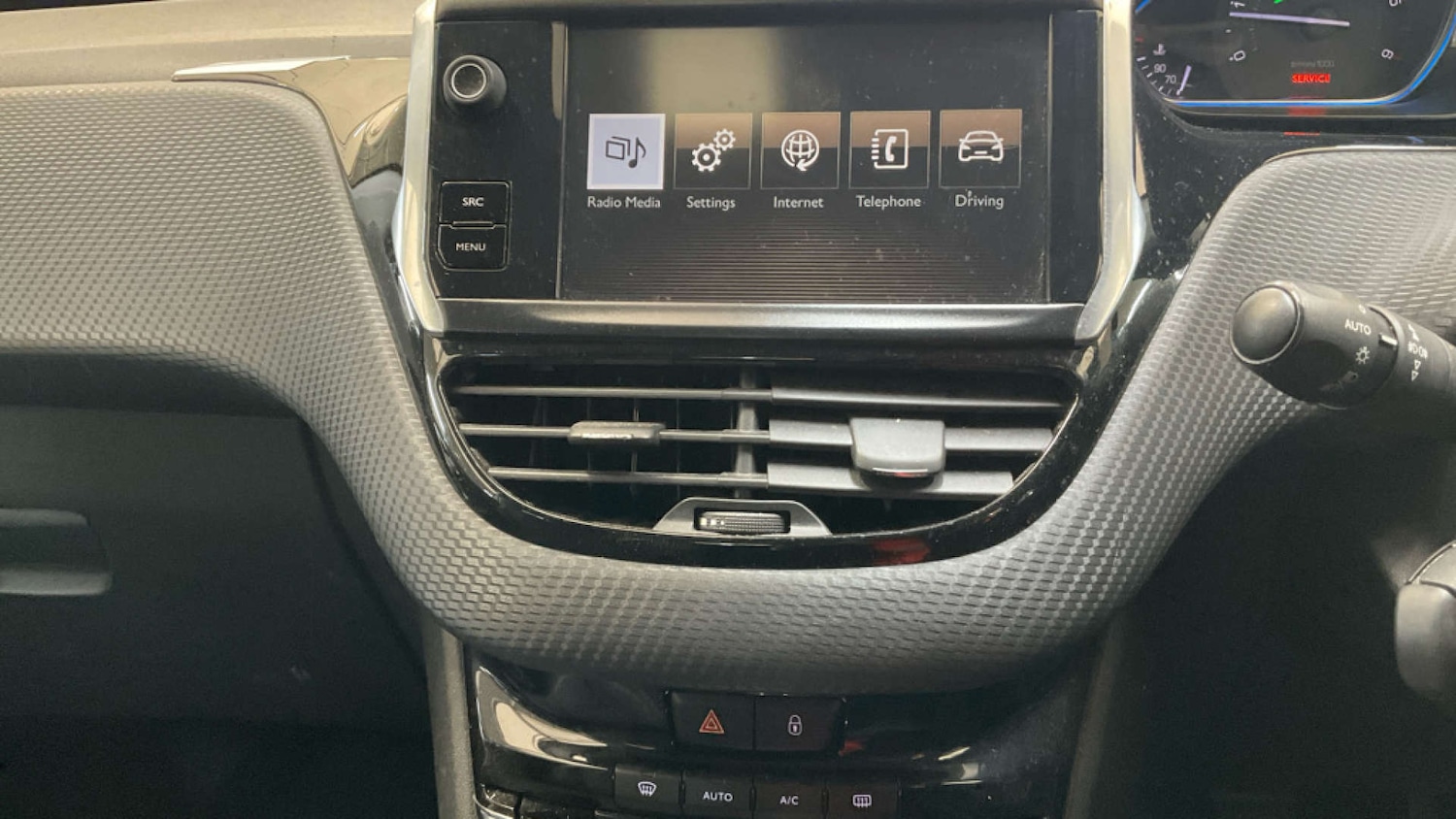 Used Peugeot 2008 2015 for sale - 76438965: Photo 7