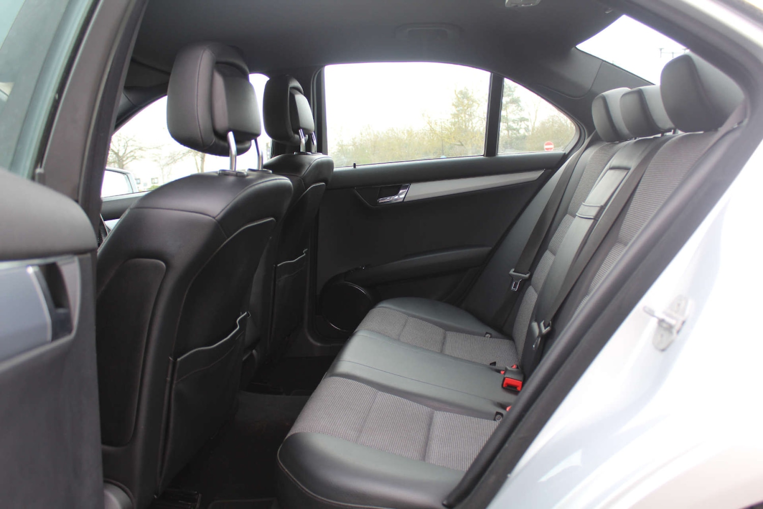 Used Mercedes-Benz C-Class 2010 for sale - 76103858: Photo 11