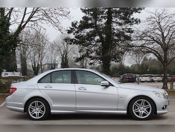 Used Mercedes-Benz C-Class 2010 for sale - 76103858: Photo 2