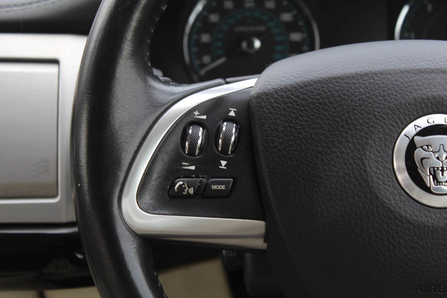 Used Jaguar XF 2013 for sale - 76103901: Photo 14
