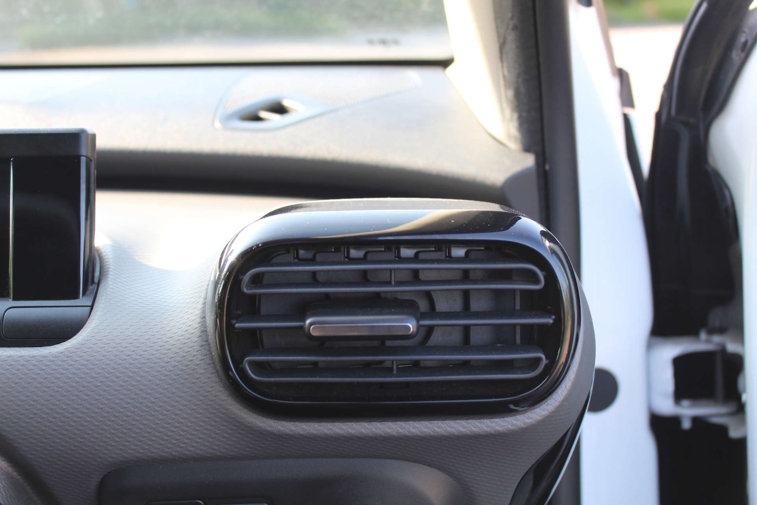 Used Citroen C4 Cactus 2017 for sale - 76103779: Photo 29