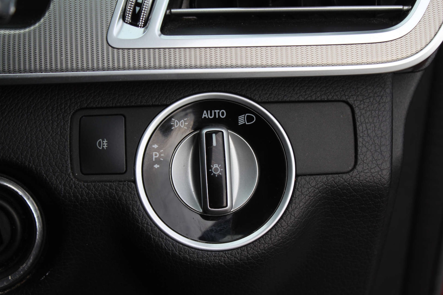 Used Mercedes-Benz E-Class 2014 for sale - 76103834: Photo 27