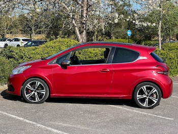 Used Peugeot 208 2015 for sale - 76103919: Photo 4