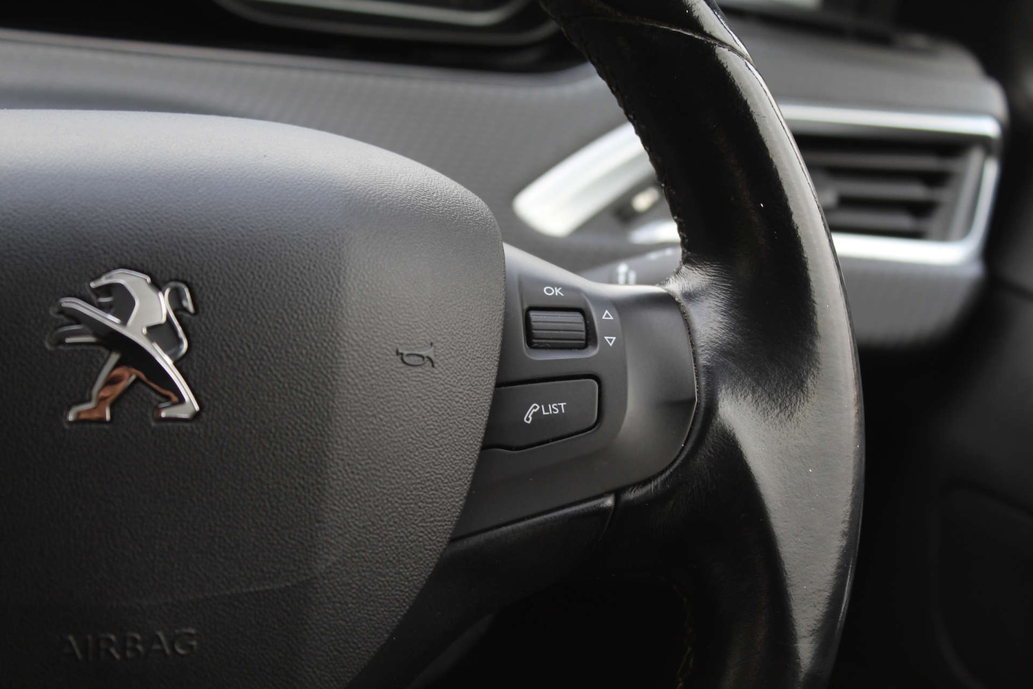 Used Peugeot 208 2017 for sale - 76223047: Photo 14