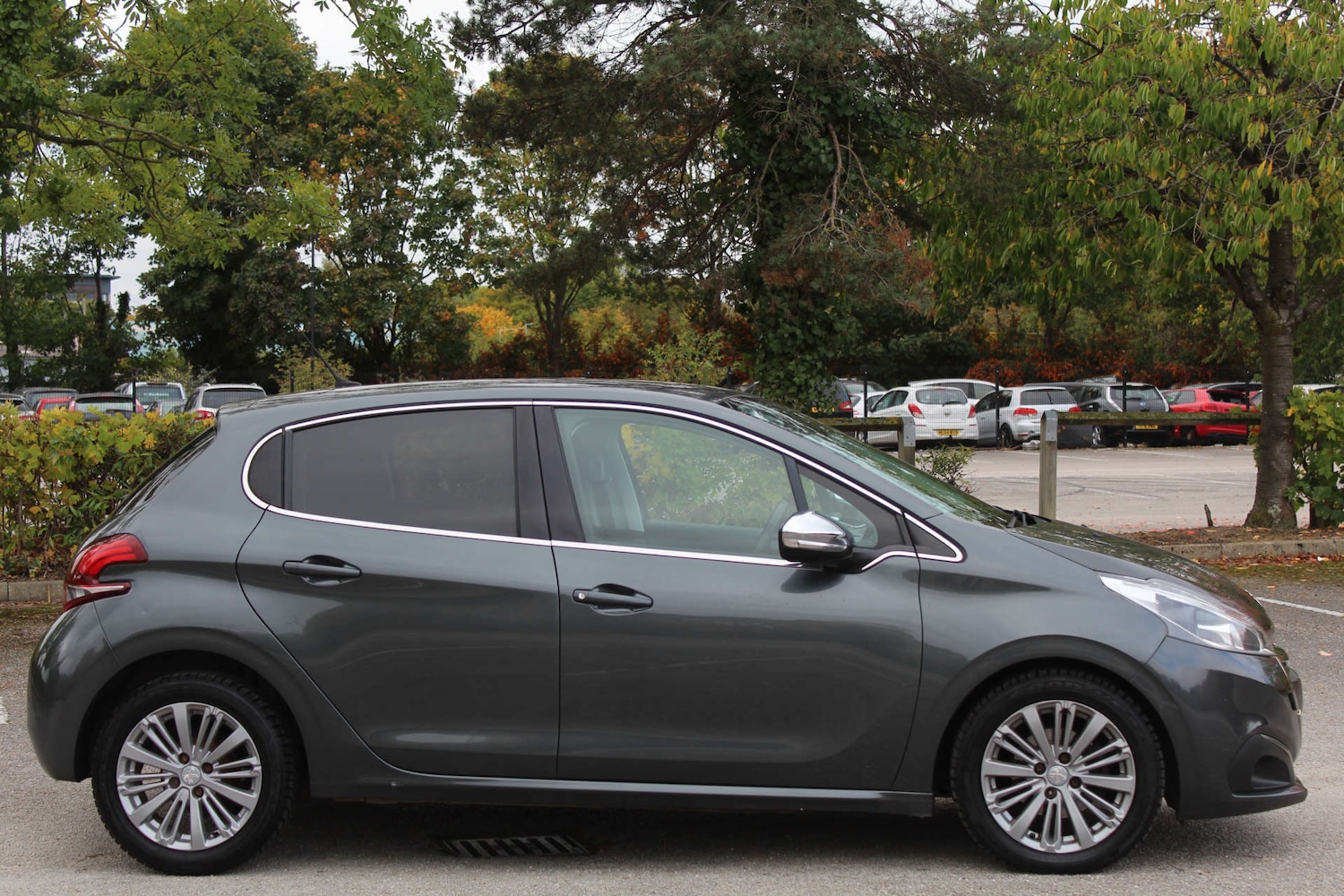 Used Peugeot 208 2017 for sale - 76223047: Photo 2