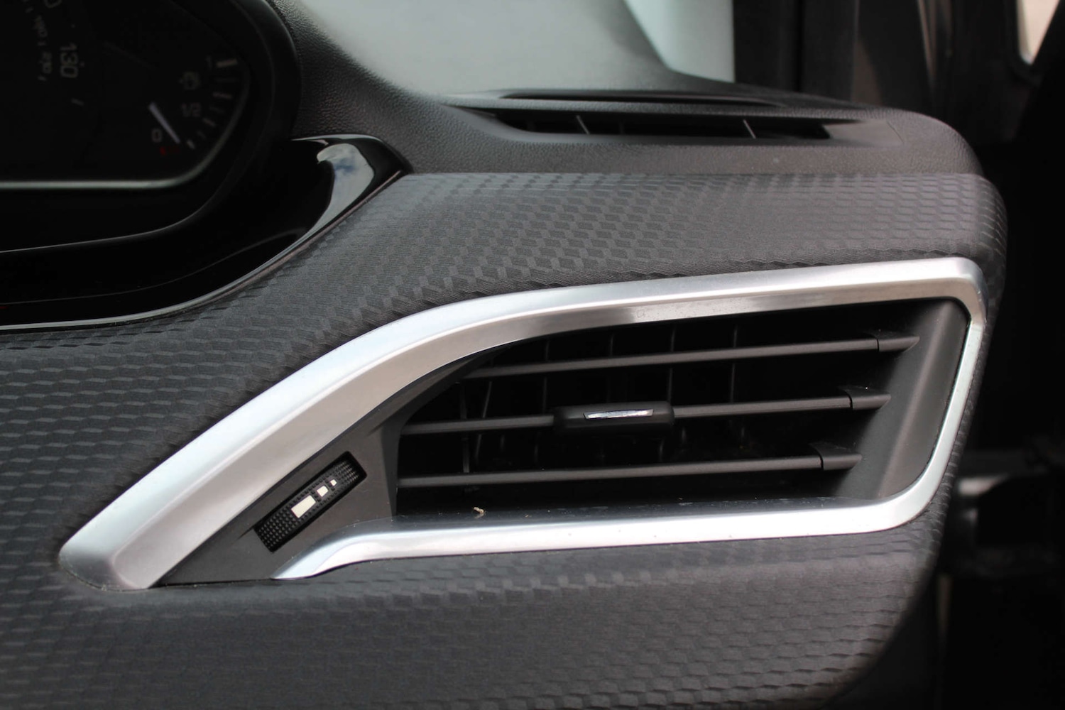 Used Peugeot 208 2017 for sale - 76223047: Photo 29