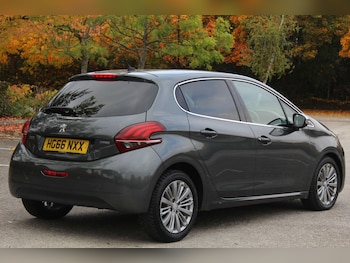 Used Peugeot 208 2017 for sale - 76223047: Photo