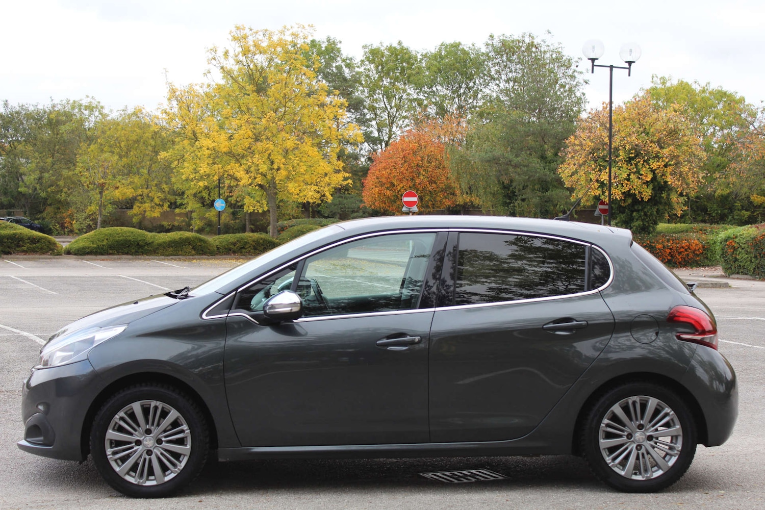 Used Peugeot 208 2017 for sale - 76223047: Photo 6