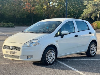 Used Fiat Grande Punto 2009 for sale - 76103808: Photo