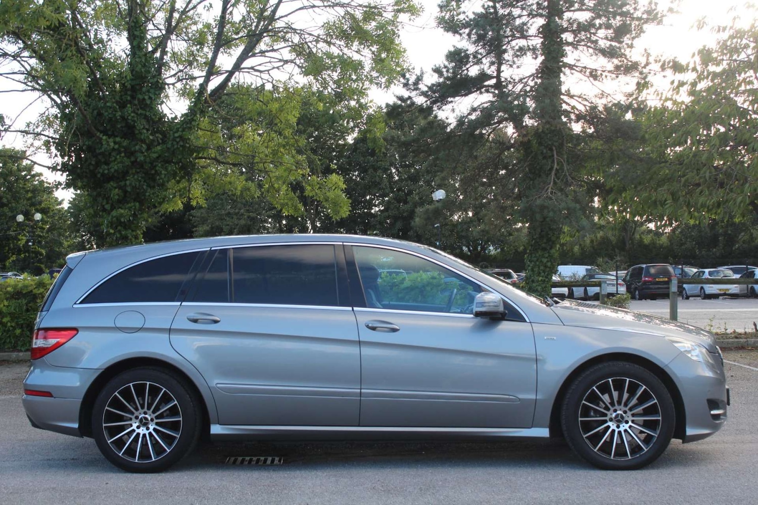 Used Mercedes-Benz R Class 2011 for sale - 76280385: Photo 2