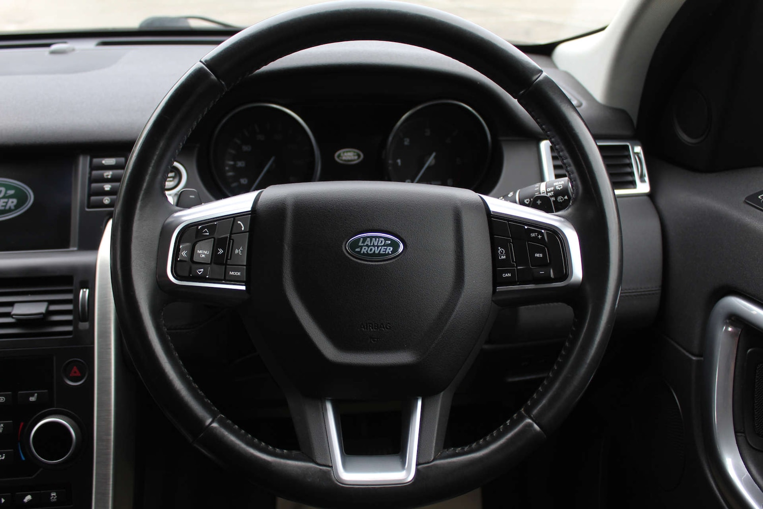 Used Land Rover Discovery Sport 2015 for sale - 76103867: Photo 15