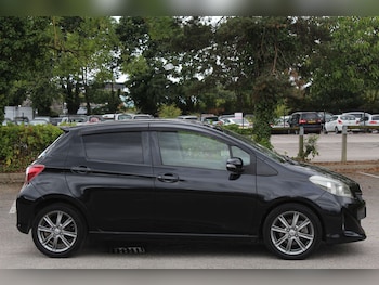 Used Toyota Yaris 2023 for sale - 76103778: Photo 2