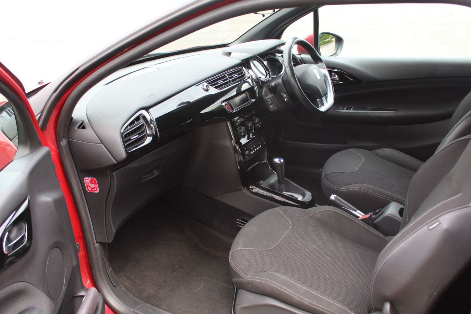 Used Citroen DS3 2011 for sale - 76103859: Photo 12