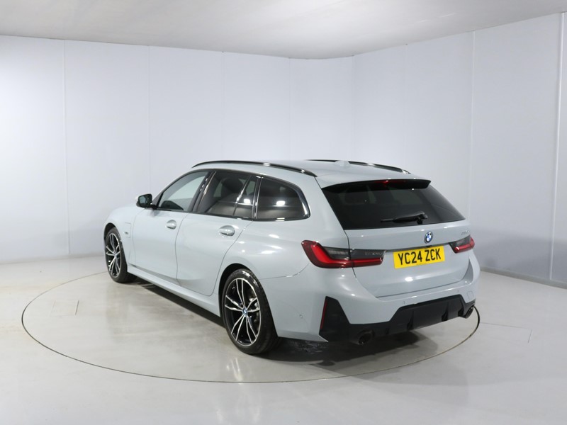 Used BMW 3 Series 2024 for sale - 77636275: Photo 2