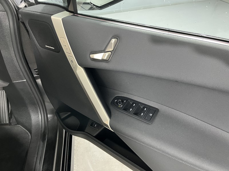 Used BMW iX 2023 for sale - 76982251: Photo 18