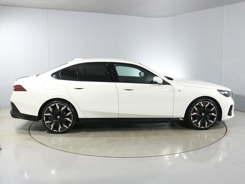 Used BMW 5 Series 2025 for sale - 77001396: Photo 3