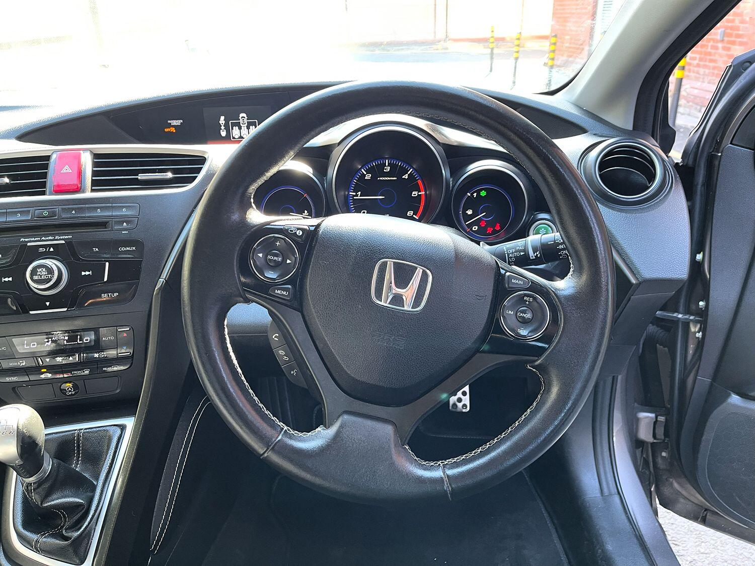 Used Honda Civic 2014 for sale - 76571232: Photo 29