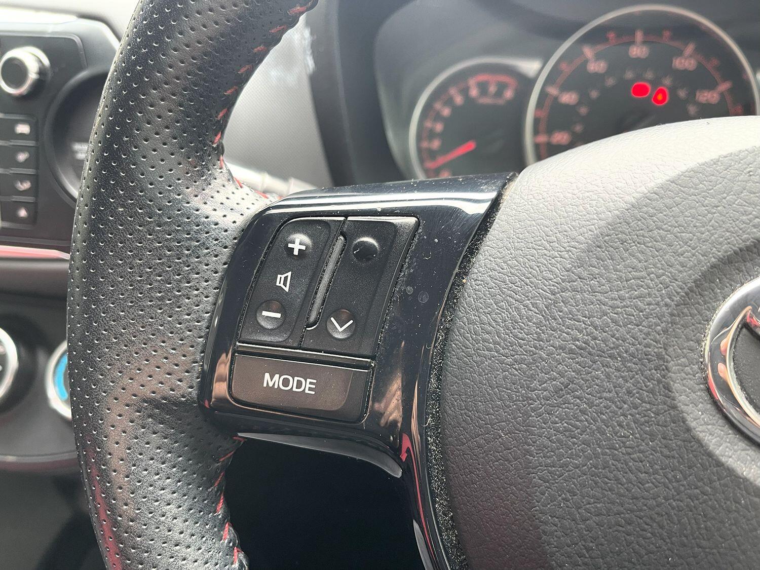 Used Toyota Yaris 2015 for sale - 76483049: Photo 53