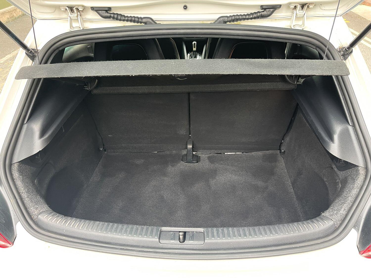 Used Volkswagen Scirocco 2011 for sale - 76482917: Photo 35