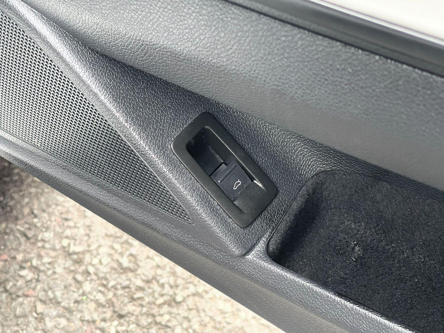 Used Volkswagen Scirocco 2011 for sale - 76482917: Photo 45