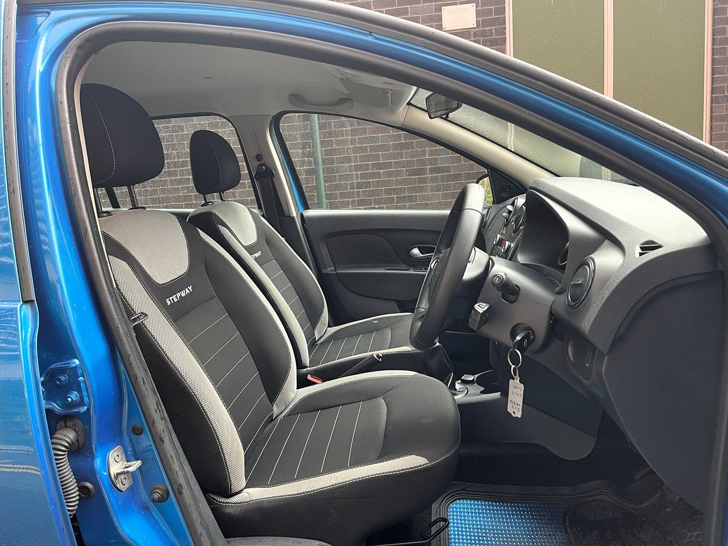 Used Dacia Sandero Stepway 2017 for sale - 76482902: Photo 3