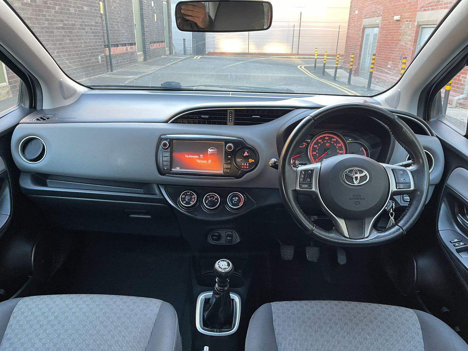 Used Toyota Yaris 2015 for sale - 75925106: Photo 12