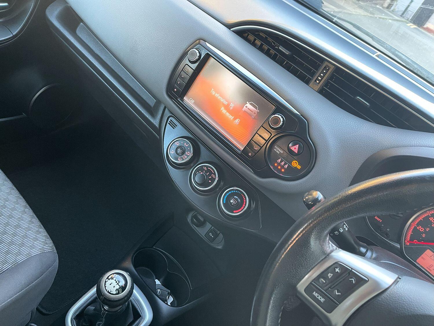 Used Toyota Yaris 2015 for sale - 75925106: Photo 15