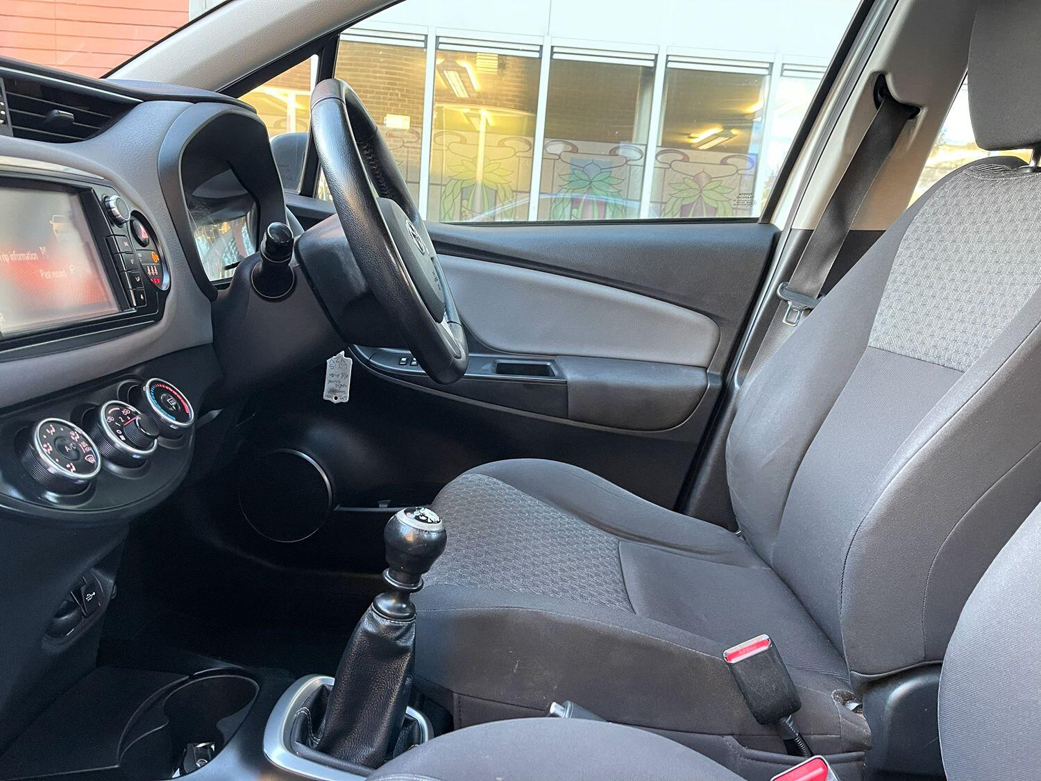 Used Toyota Yaris 2015 for sale - 75925106: Photo 49