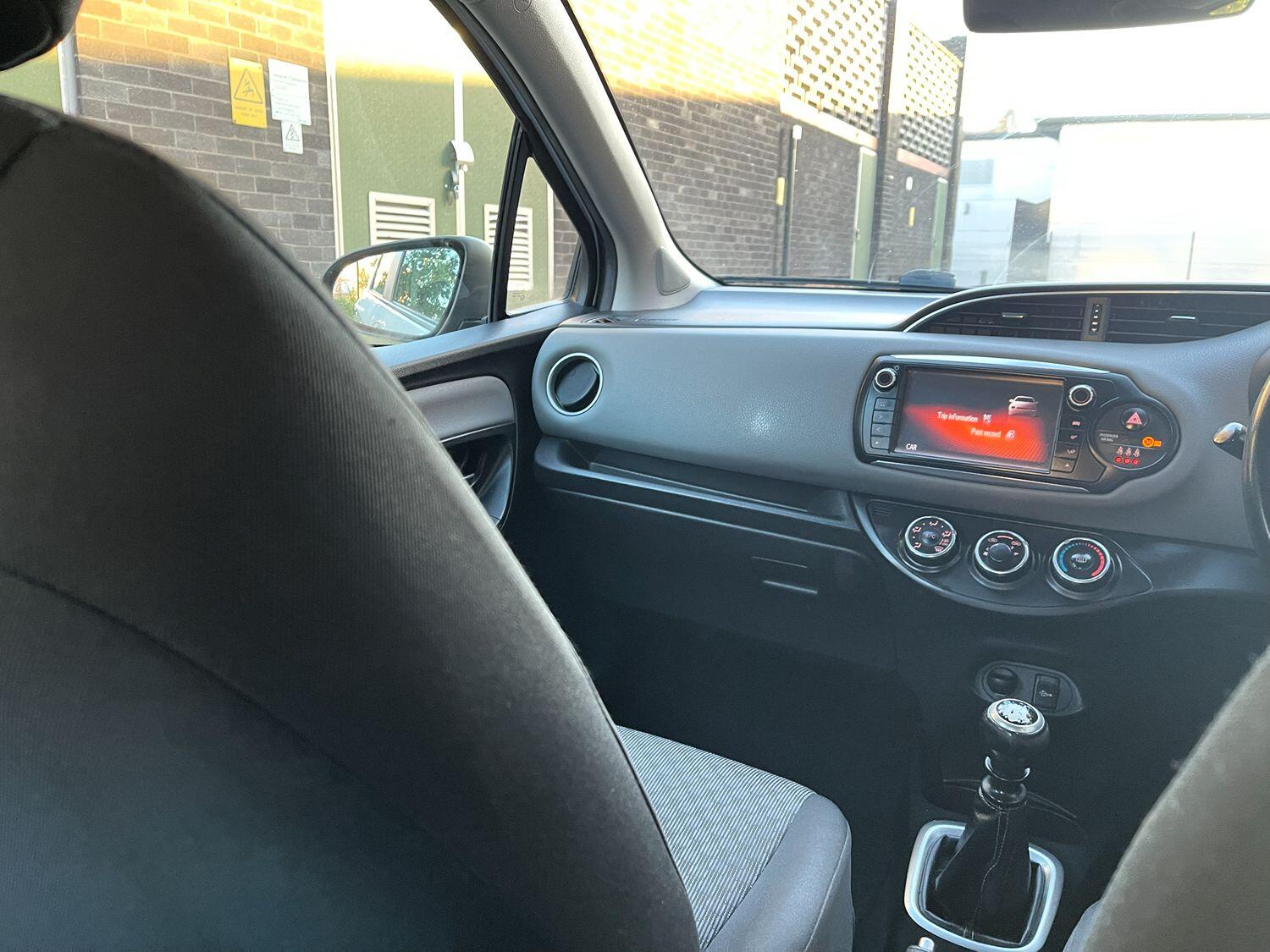 Used Toyota Yaris 2015 for sale - 75925106: Photo 51