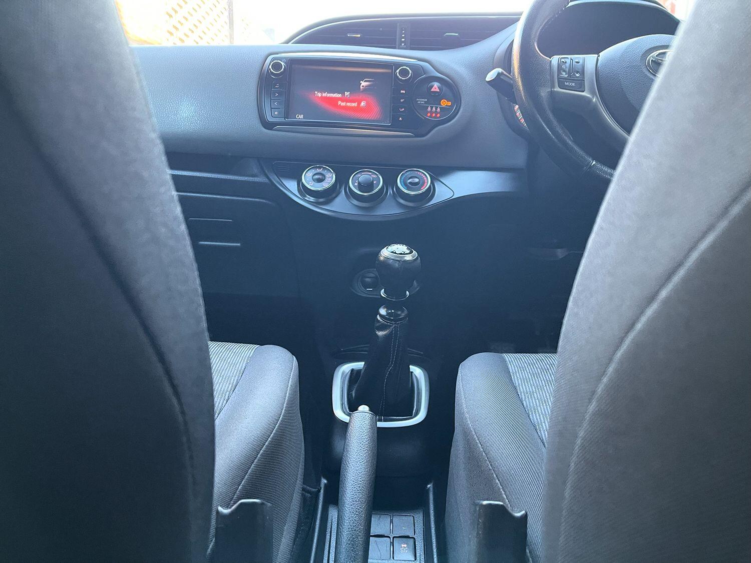 Used Toyota Yaris 2015 for sale - 76482972: Photo 52