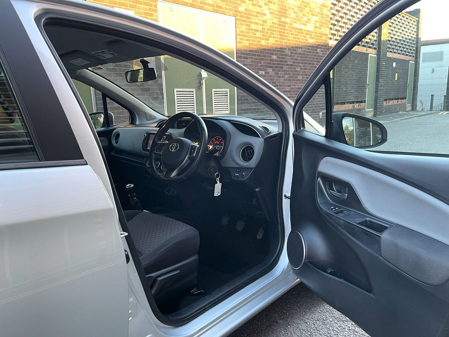 Used Toyota Yaris 2015 for sale - 76482972: Photo 53